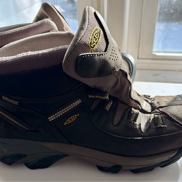 Keen  Targhee II Men’s Mid Waterproof Hiking Boots